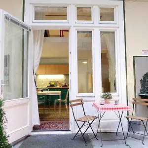 https://art-design-studios.inbudapesthotels.com